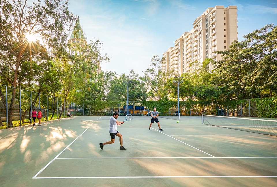Tennis Court in Regent Hill