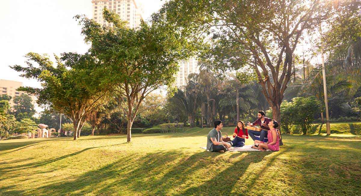 Hiranandani Regent about details